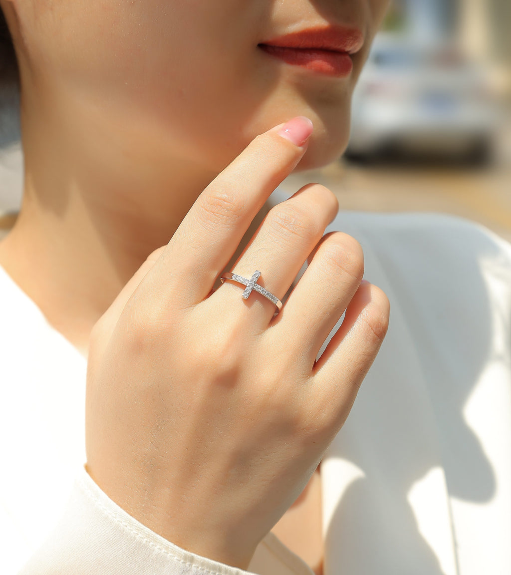 Holy Light Cross - A Fashionable And Luxurious Jewelry Piece Set With Moissanite S925 Sterling Silver And Platinum-plated Diamond