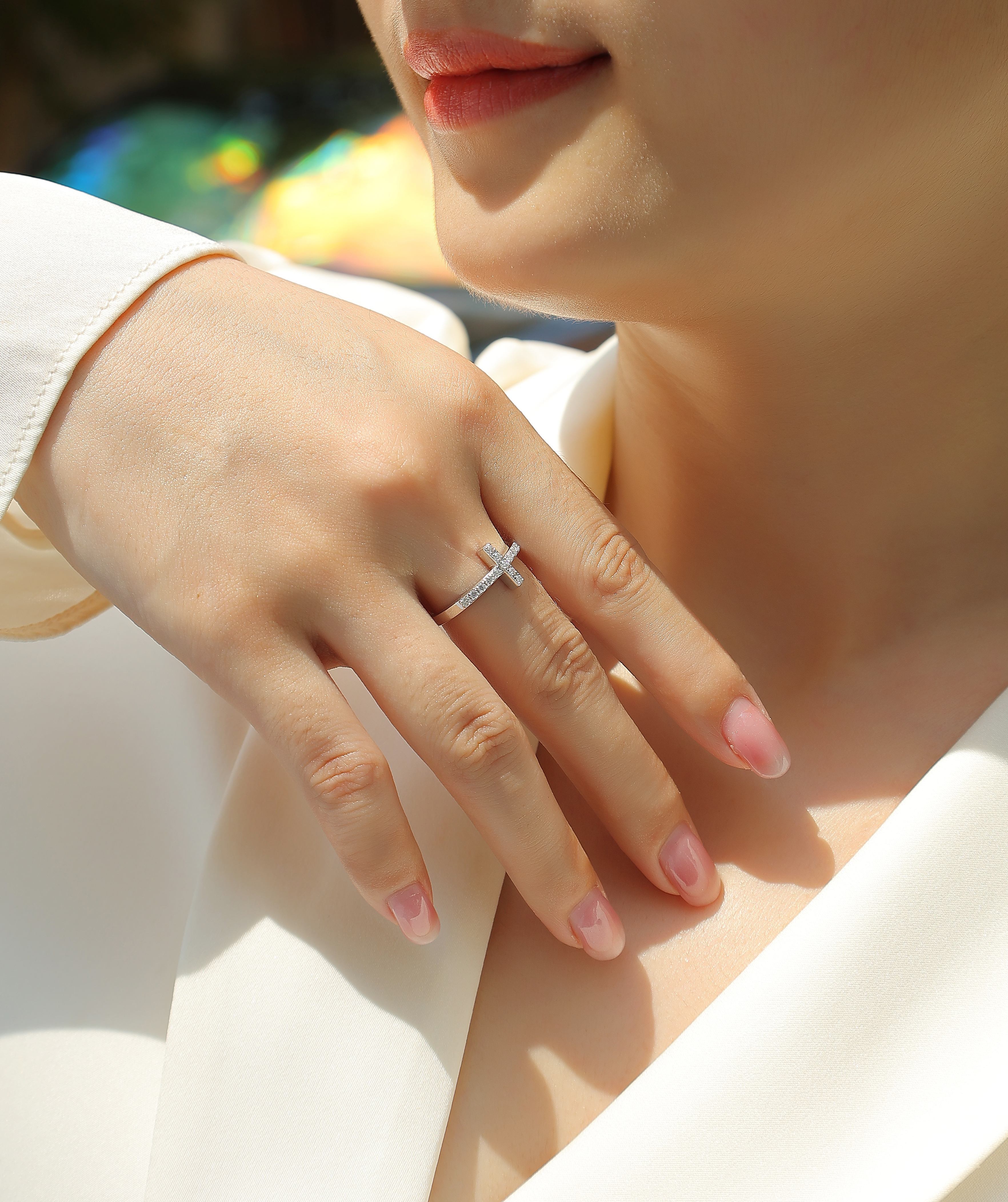 Holy Light Cross - A Fashionable And Luxurious Jewelry Piece Set With Moissanite S925 Sterling Silver And Platinum-plated Diamond