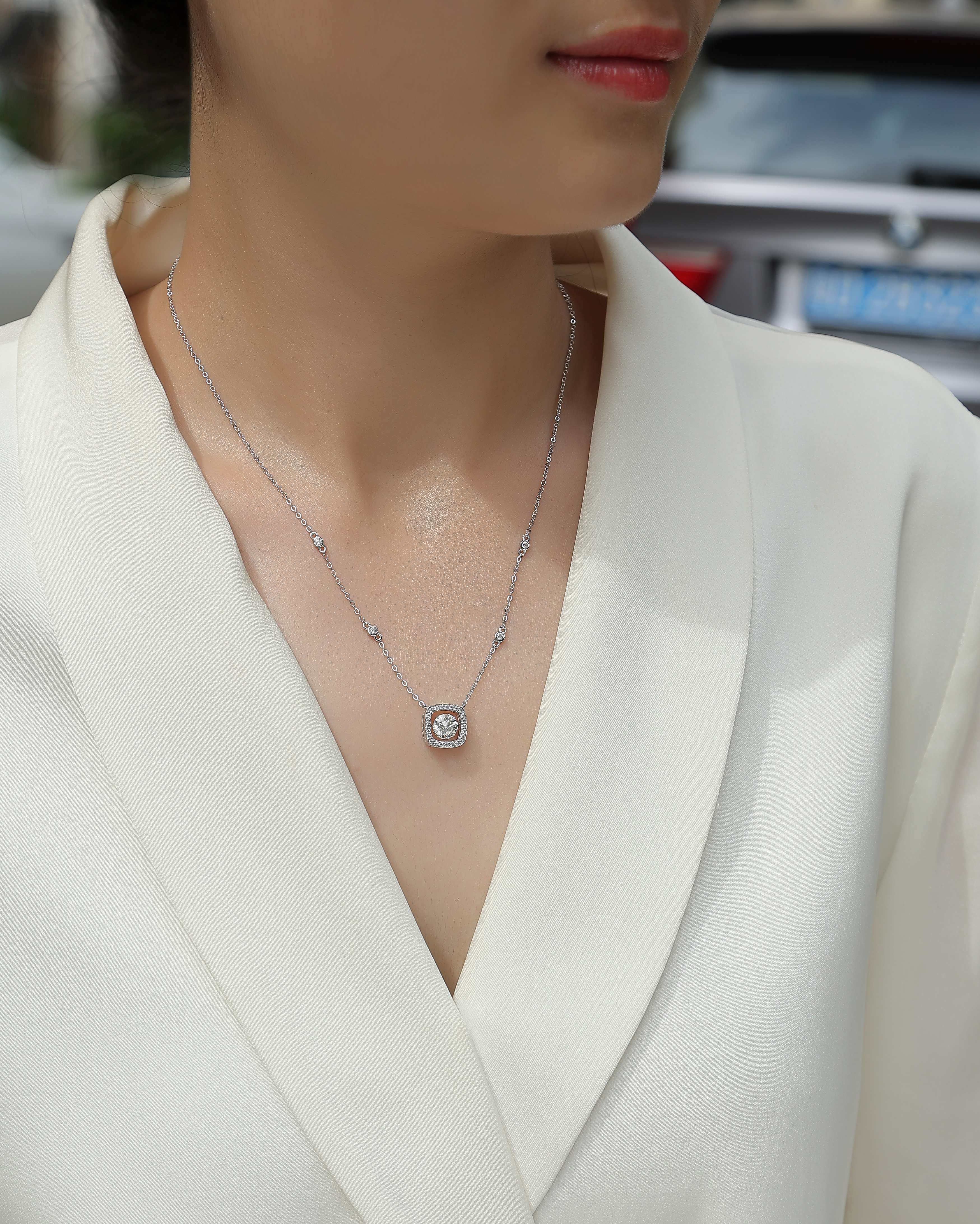 Sweet - A Fashionable And Luxurious Diamond Jewelry Pendant Set With 1-carat Moissanite S925 Sterling Silver And Platinum Plating