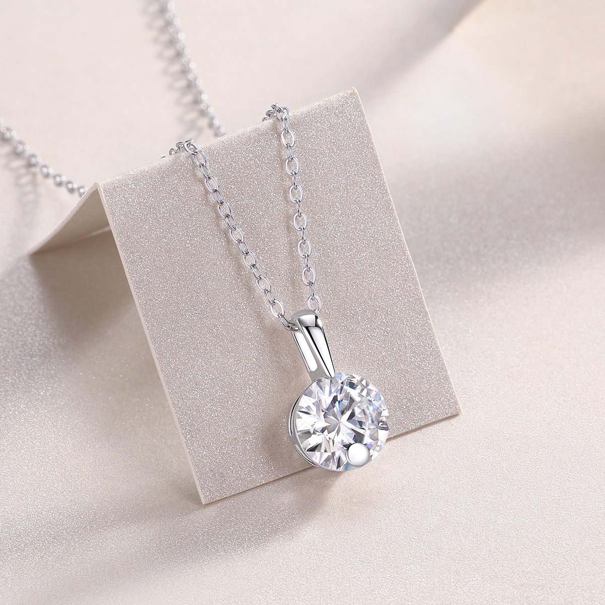 Star - A Fashionable And Luxurious Diamond Jewelry Pendant Set With 2-carat Moissan Diamond S925 Sterling Silver And Platinum Plating