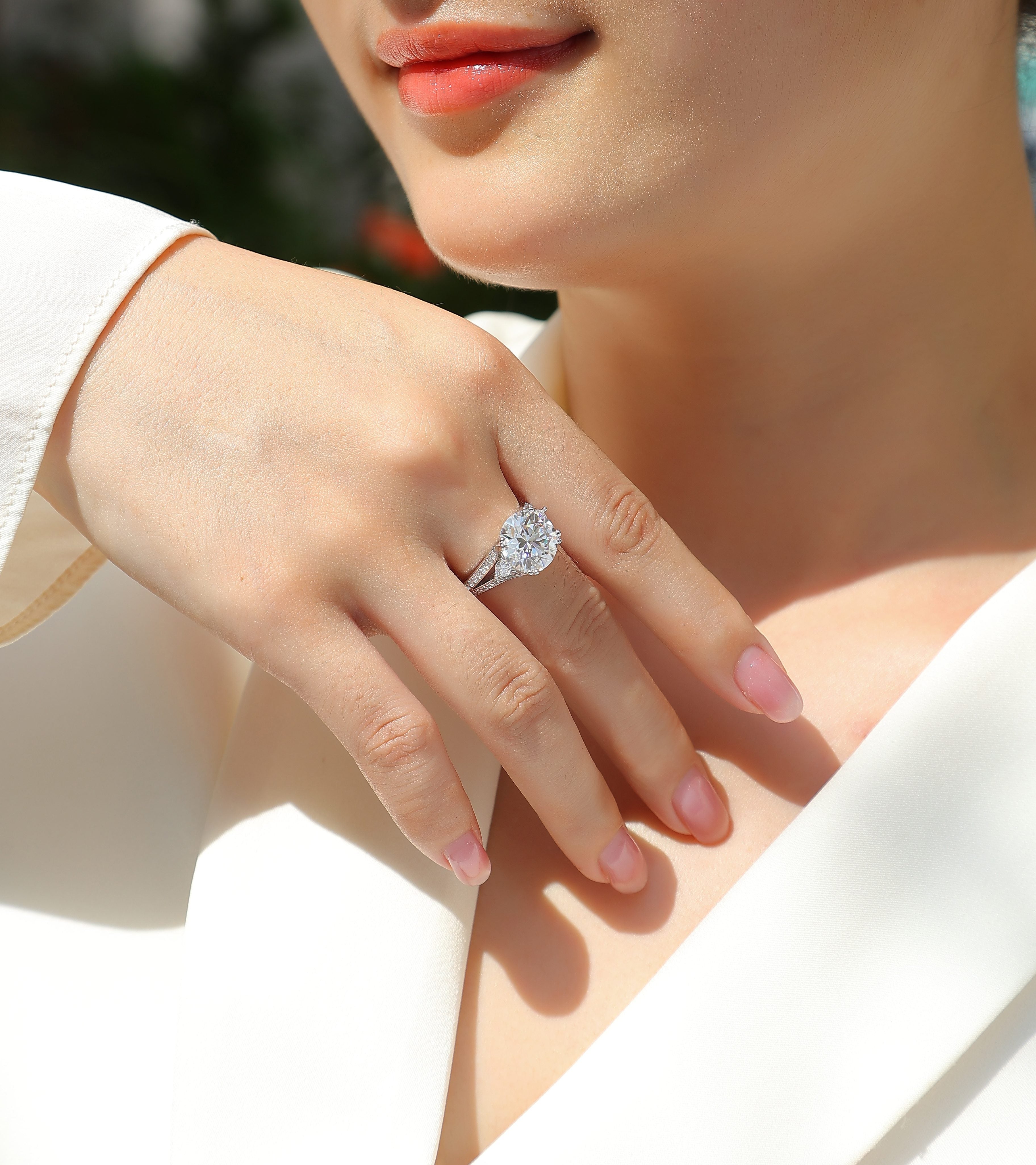 Elegant Radiance - A Fashionable And Luxurious Jewelry Piece Set With 5-carat Moissanite S925 Sterling Silver And Platinum-plated Diamond